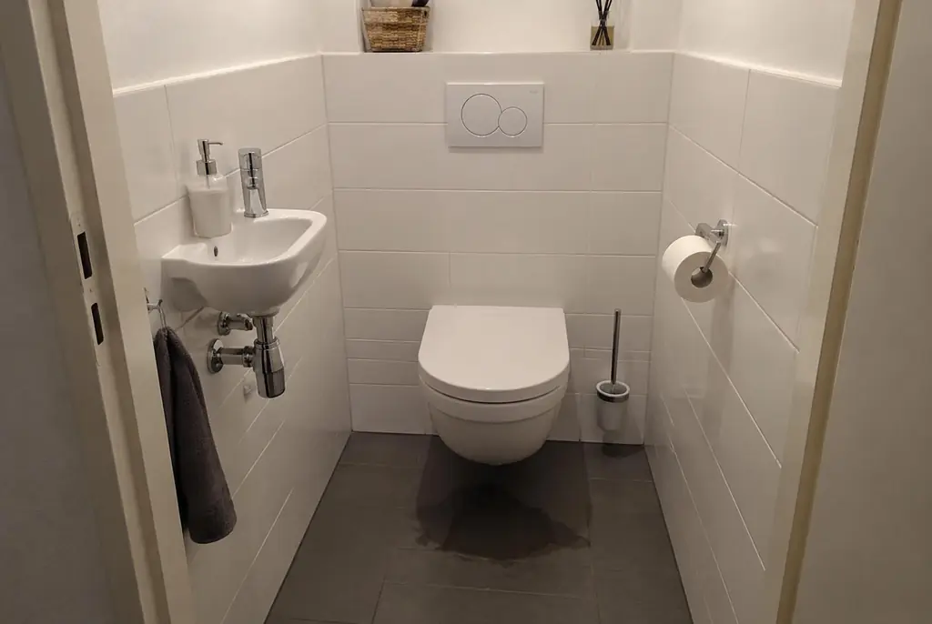 Lekdetectie Wageningen – natte vloer bij een toilet